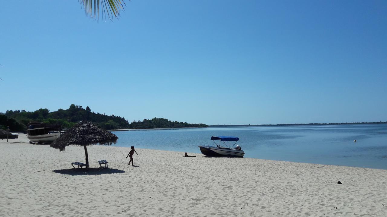 Les Acacias Bungalows Manambolo エクステリア 写真