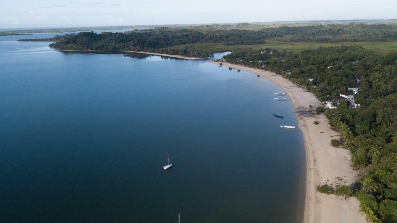 Les Acacias Bungalows Manambolo エクステリア 写真