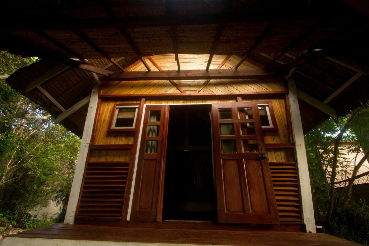 Les Acacias Bungalows Manambolo エクステリア 写真