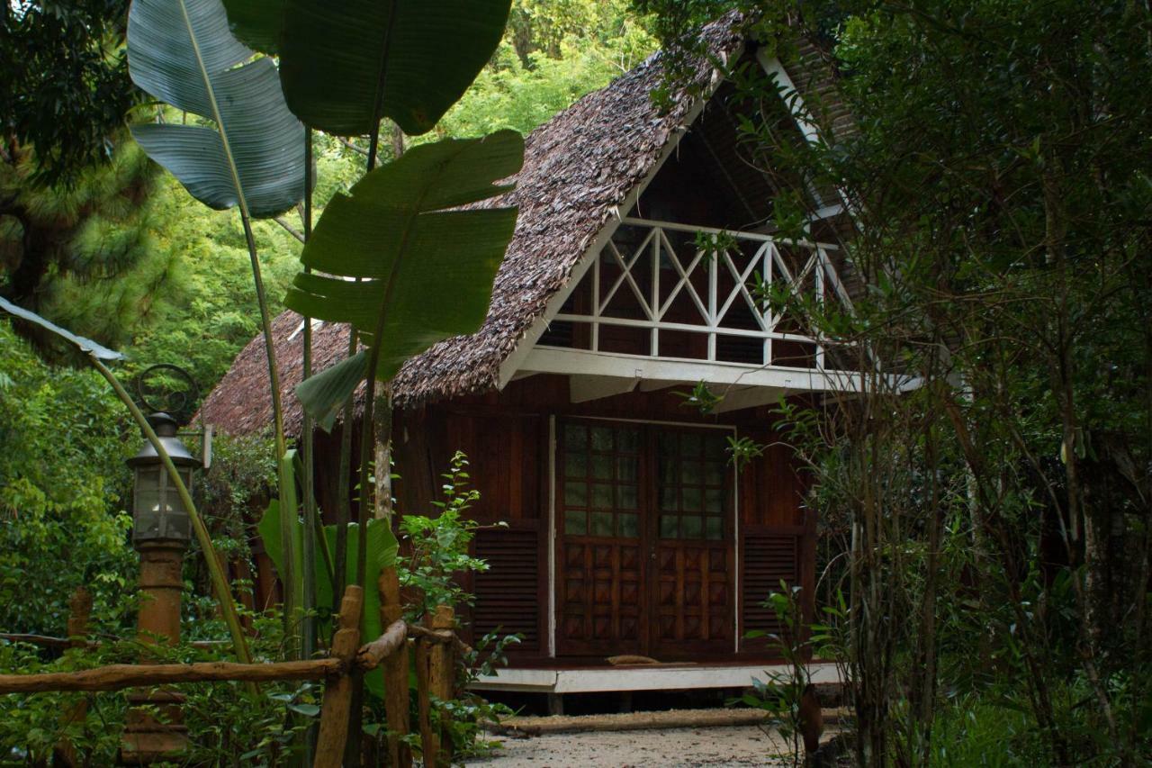 Les Acacias Bungalows Manambolo エクステリア 写真
