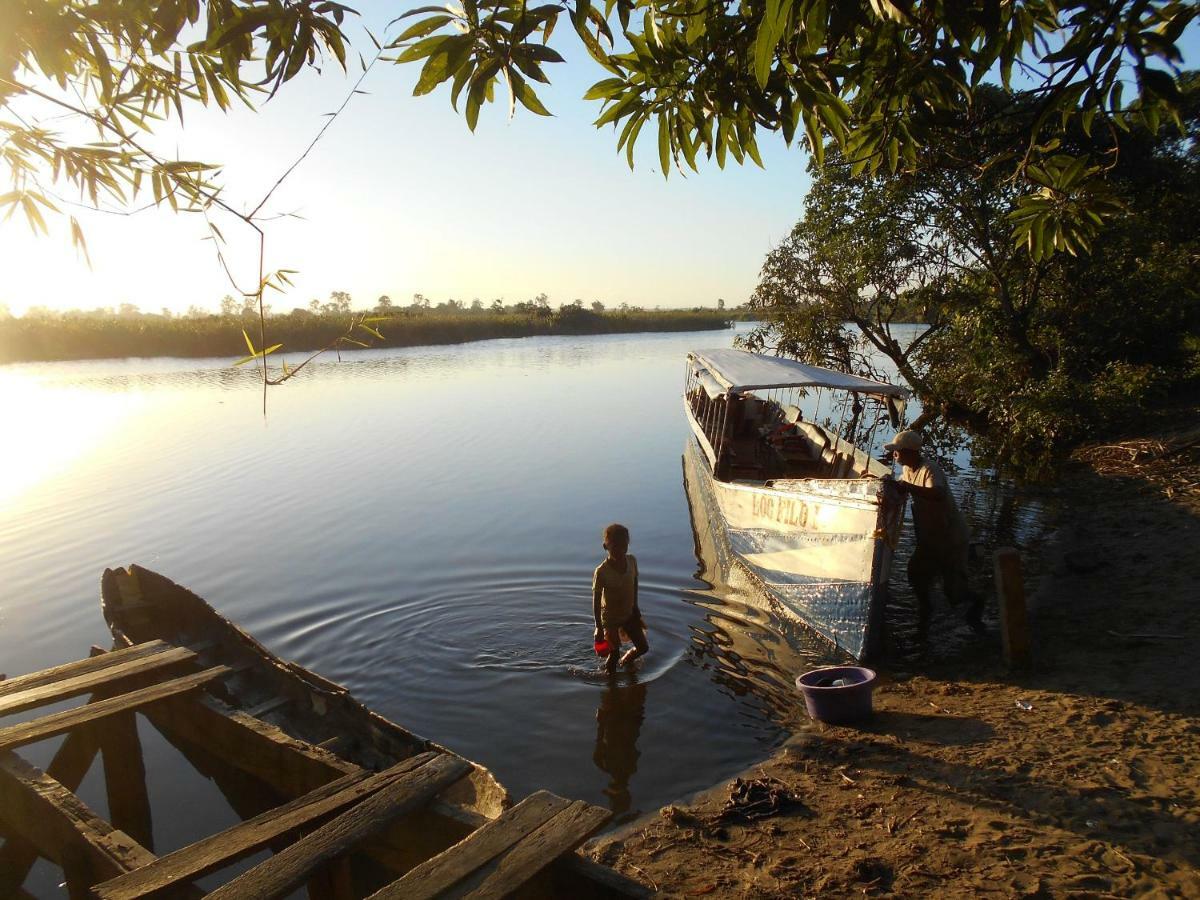 Les Acacias Bungalows Manambolo エクステリア 写真